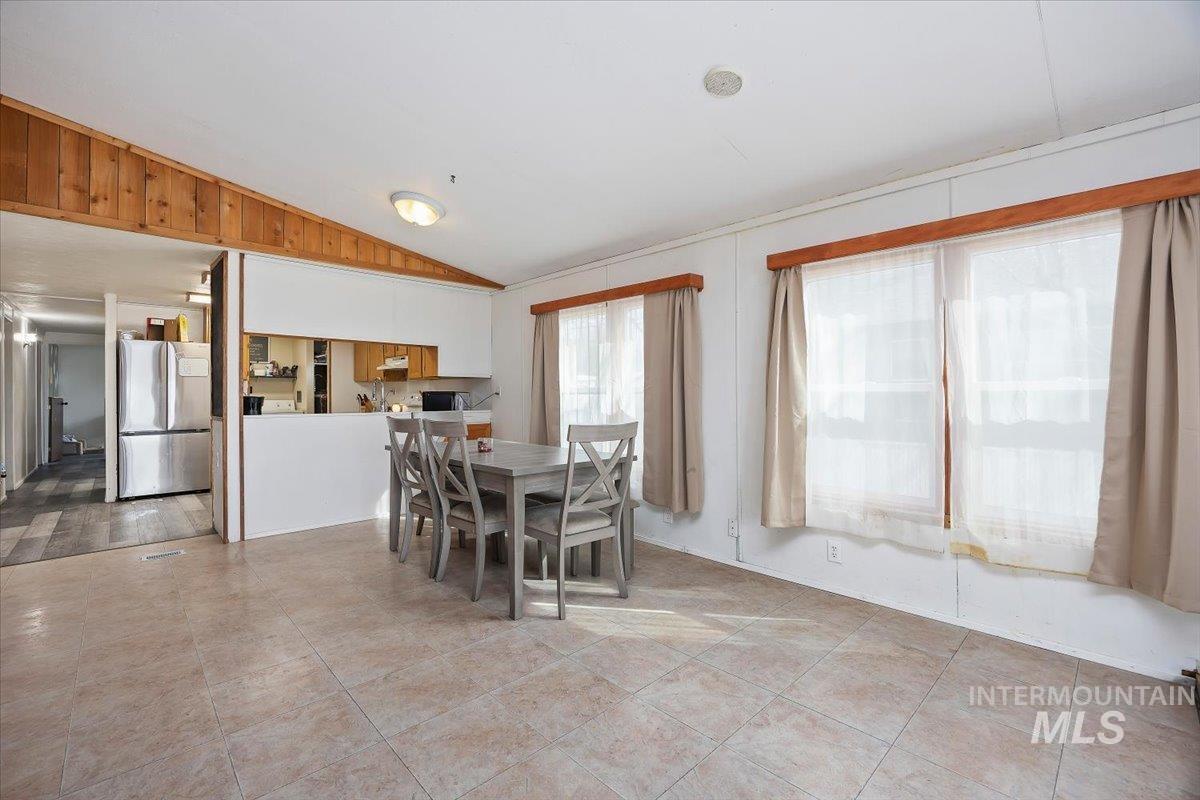 420 E Avenue C, Wendell, Idaho 83355, 4 Bedrooms, 2 Bathrooms, Residential For Sale, Price $284,500,MLS 98977962