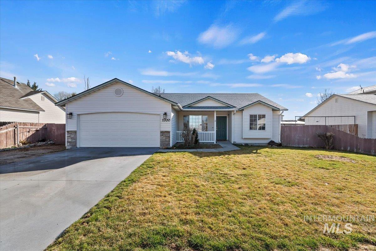 1700 S Camas, Nampa, Idaho 83686, 4 Bedrooms, 2 Bathrooms, Residential For Sale, Price $368,000,MLS 98977963