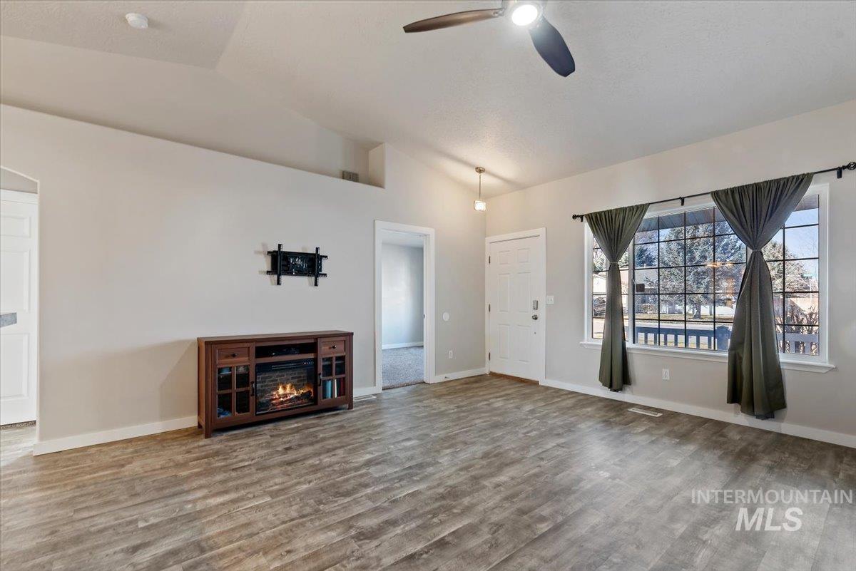 1700 S Camas, Nampa, Idaho 83686, 4 Bedrooms, 2 Bathrooms, Residential For Sale, Price $368,000,MLS 98977963