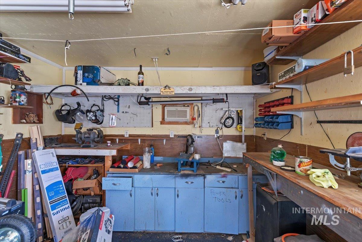 1700 S Camas, Nampa, Idaho 83686, 4 Bedrooms, 2 Bathrooms, Residential For Sale, Price $368,000,MLS 98977963