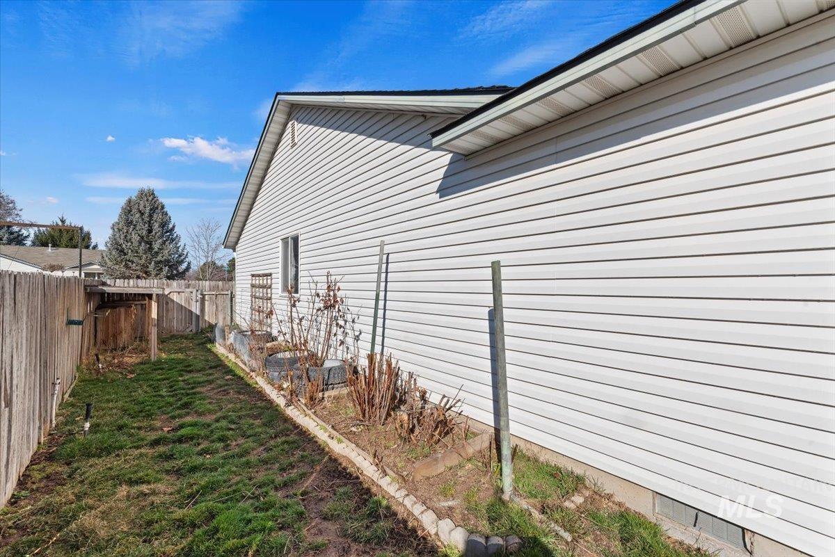 1700 S Camas, Nampa, Idaho 83686, 4 Bedrooms, 2 Bathrooms, Residential For Sale, Price $368,000,MLS 98977963