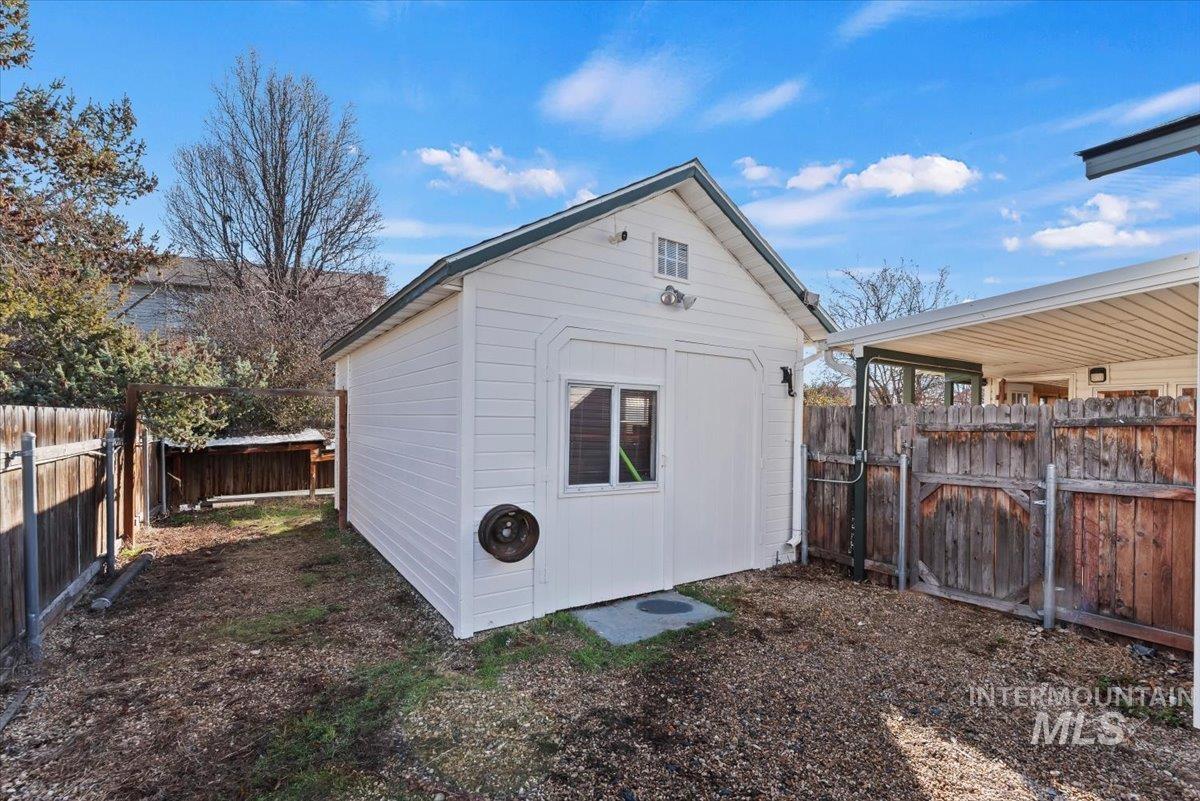 1700 S Camas, Nampa, Idaho 83686, 4 Bedrooms, 2 Bathrooms, Residential For Sale, Price $368,000,MLS 98977963