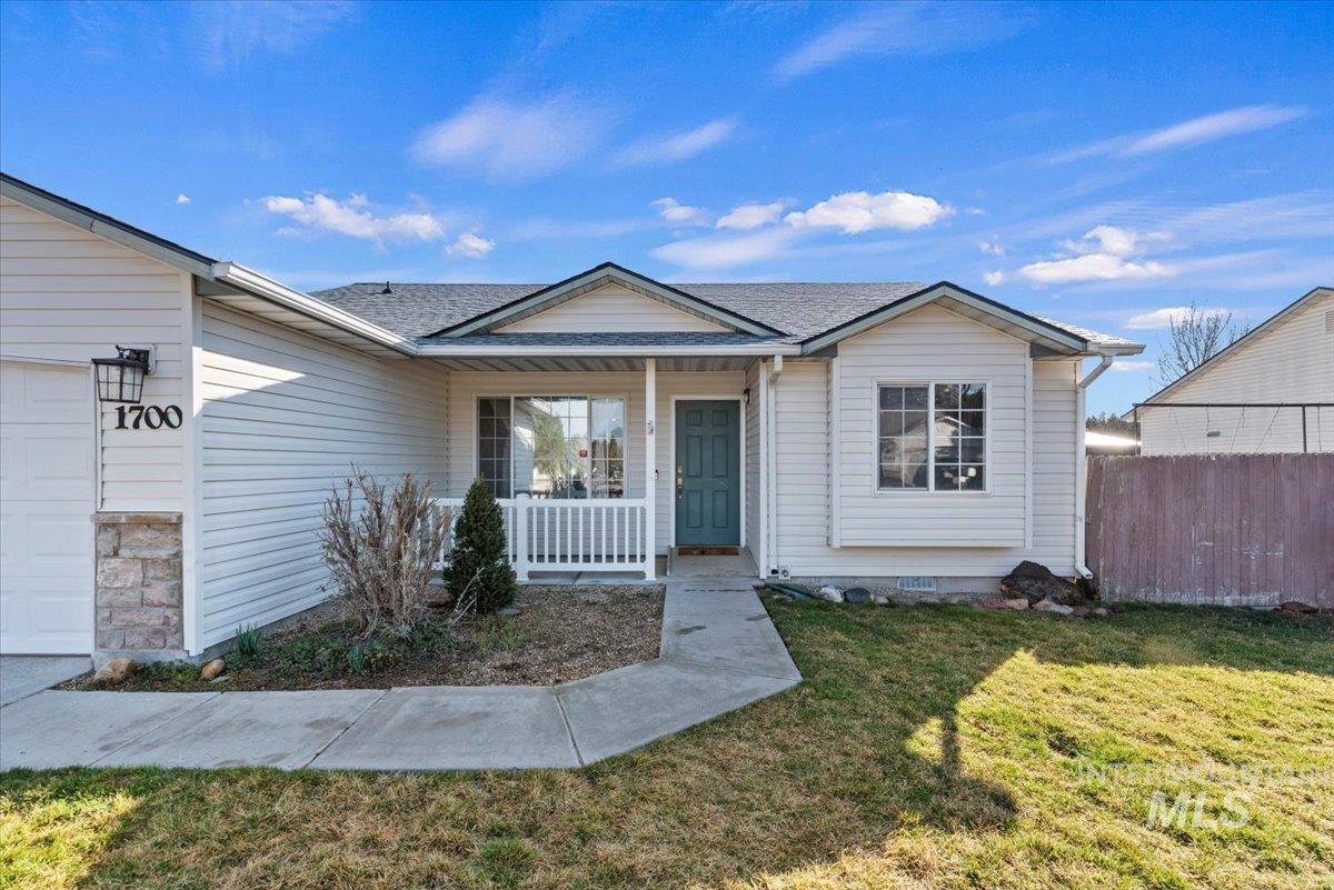 1700 S Camas, Nampa, Idaho 83686, 4 Bedrooms, 2 Bathrooms, Residential For Sale, Price $368,000,MLS 98977963