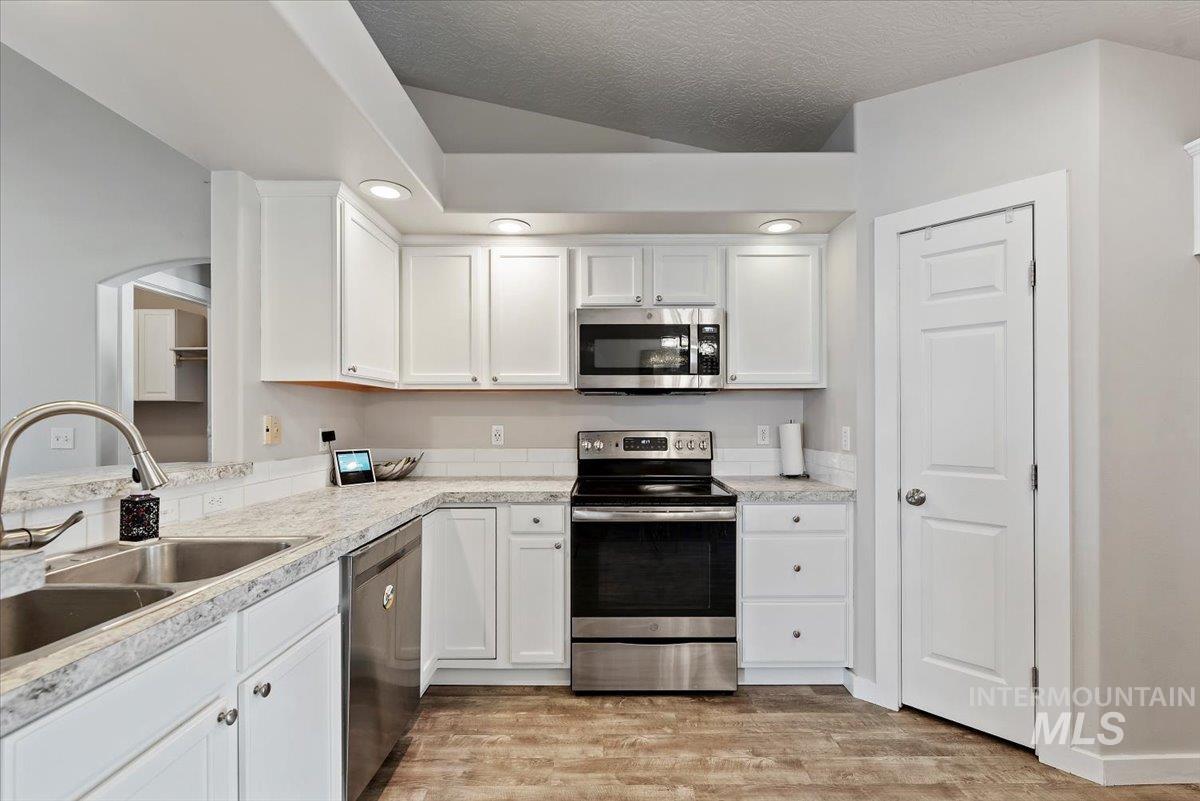 1700 S Camas, Nampa, Idaho 83686, 4 Bedrooms, 2 Bathrooms, Residential For Sale, Price $368,000,MLS 98977963