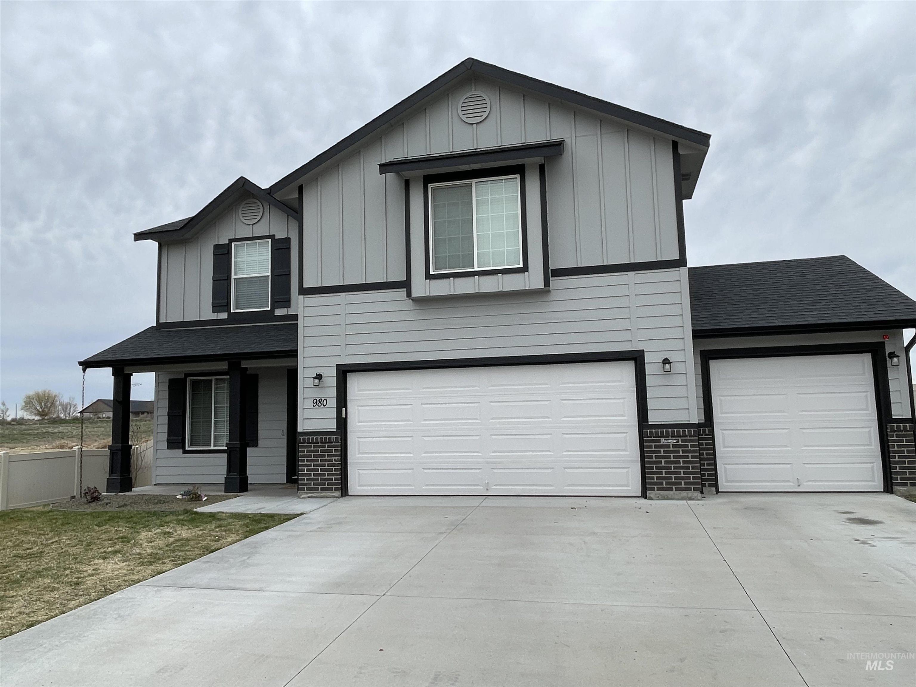 980 E Yaquina Bay Dr., Nampa, Idaho 83686, 4 Bedrooms, 2.5 Bathrooms, Residential For Sale, Price $424,900,MLS 98977964