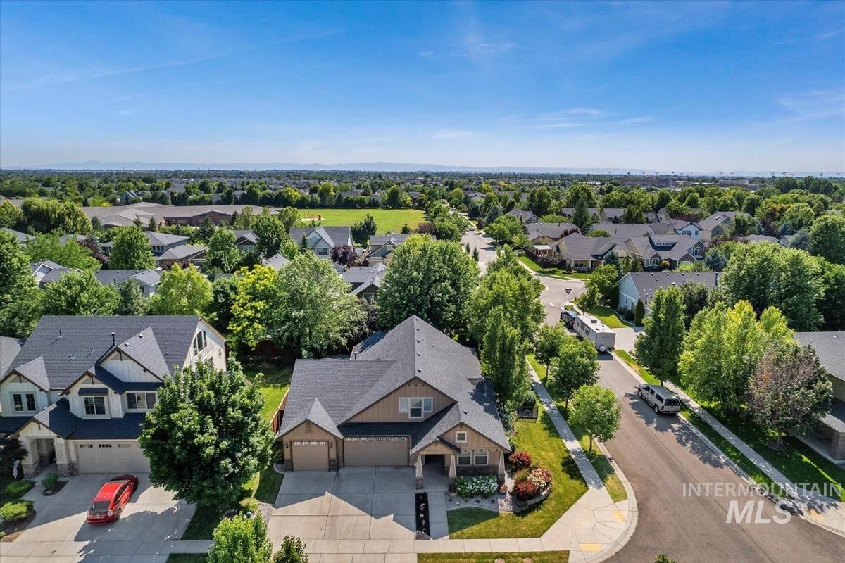 489 W Dreyfuss St, Meridian, Idaho 83646, 4 Bedrooms, 3 Bathrooms, Residential For Sale, Price $729,700,MLS 98977965