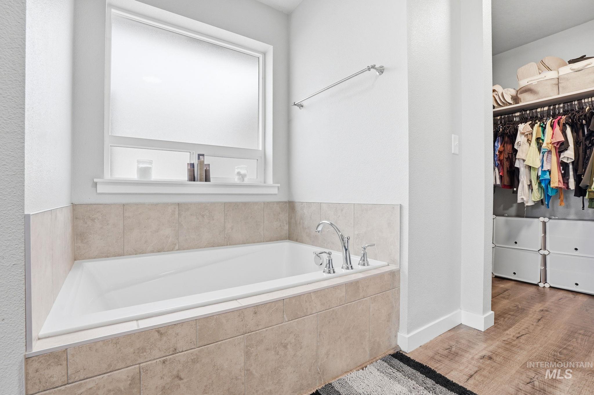 19349 Kiowa Creek Way, Caldwell, Idaho 83605, 3 Bedrooms, 2 Bathrooms, Residential For Sale, Price $423,000,MLS 98977967