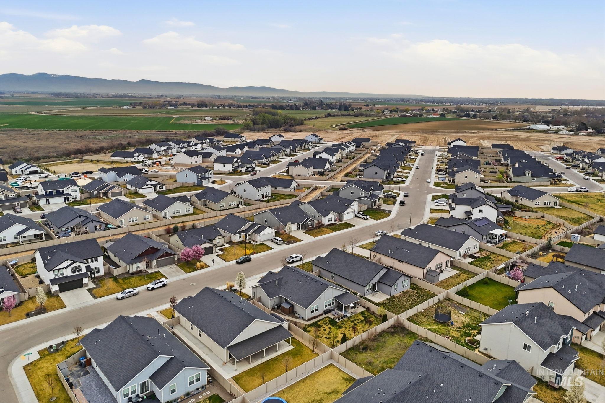 19349 Kiowa Creek Way, Caldwell, Idaho 83605, 3 Bedrooms, 2 Bathrooms, Residential For Sale, Price $423,000,MLS 98977967