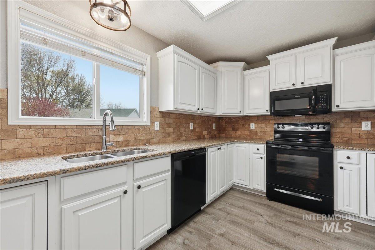 16023 N Saint Helens Dr, Nampa, Idaho 83651, 5 Bedrooms, 2.5 Bathrooms, Residential For Sale, Price $440,000,MLS 98977968