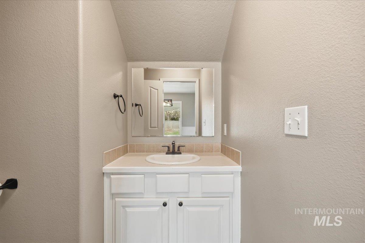 16023 N Saint Helens Dr, Nampa, Idaho 83651, 5 Bedrooms, 2.5 Bathrooms, Residential For Sale, Price $440,000,MLS 98977968