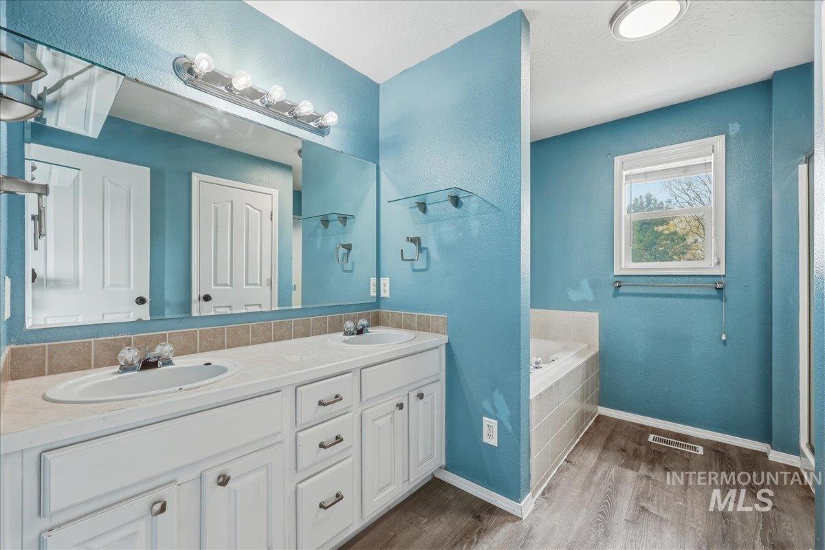 16023 N Saint Helens Dr, Nampa, Idaho 83651, 5 Bedrooms, 2.5 Bathrooms, Residential For Sale, Price $440,000,MLS 98977968