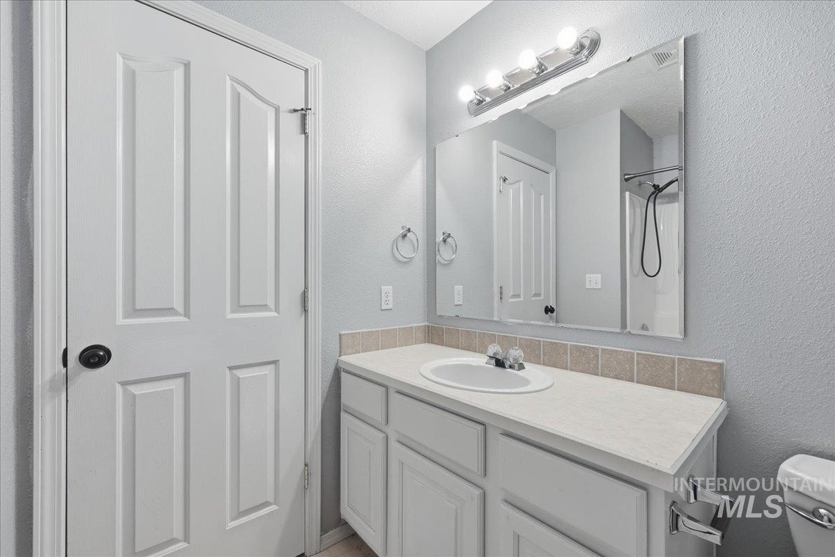 16023 N Saint Helens Dr, Nampa, Idaho 83651, 5 Bedrooms, 2.5 Bathrooms, Residential For Sale, Price $440,000,MLS 98977968