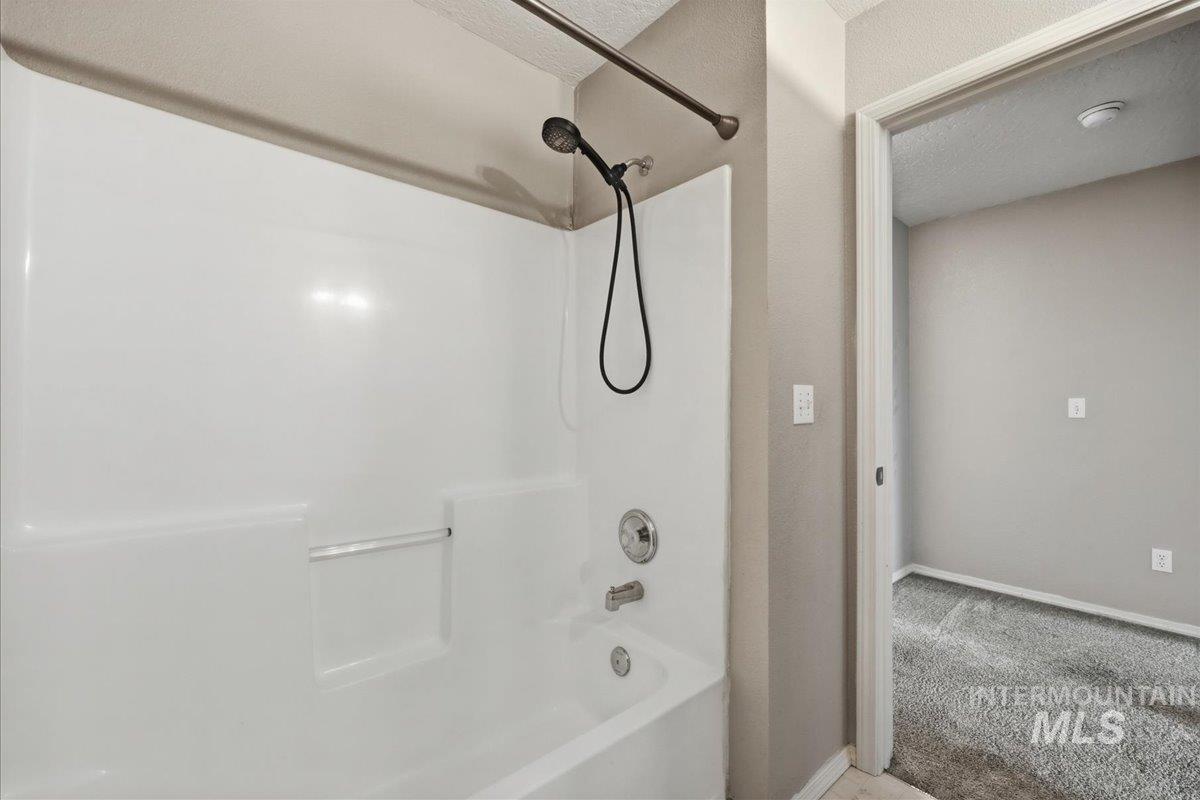 16023 N Saint Helens Dr, Nampa, Idaho 83651, 5 Bedrooms, 2.5 Bathrooms, Residential For Sale, Price $440,000,MLS 98977968