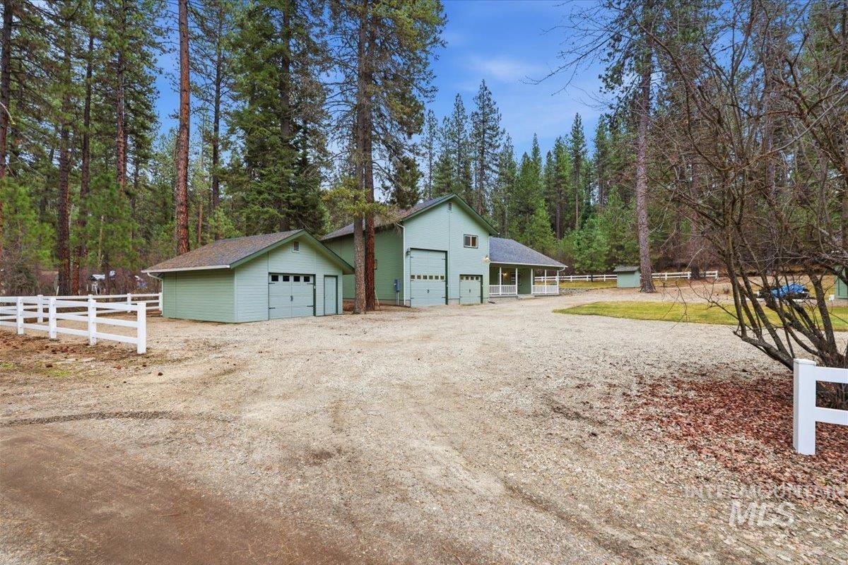 115 Bunch Dr., Garden Valley, Idaho 83622, 3 Bedrooms, 2.5 Bathrooms, Residential For Sale, Price $699,900,MLS 98977970
