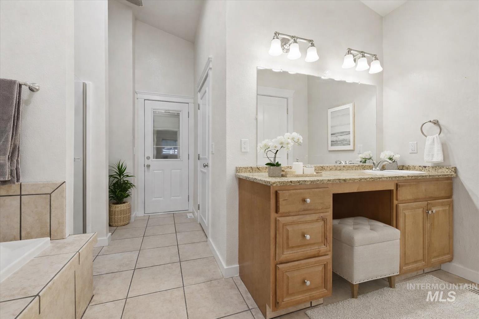 115 Bunch Dr., Garden Valley, Idaho 83622, 3 Bedrooms, 2.5 Bathrooms, Residential For Sale, Price $775,000,MLS 98977970