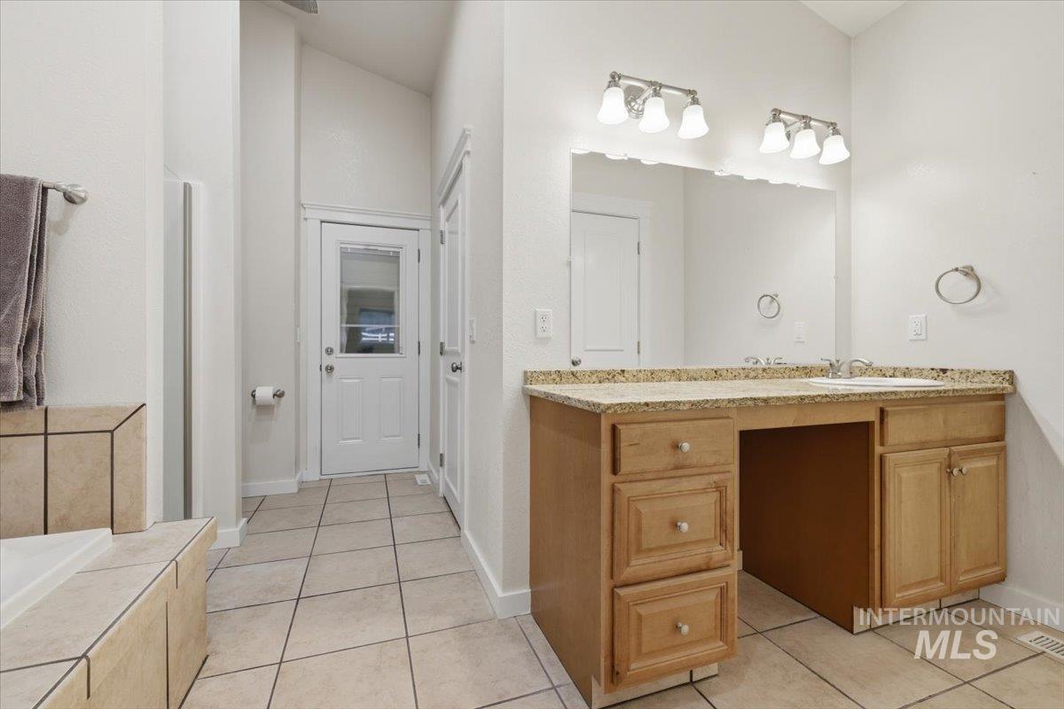 115 Bunch Dr., Garden Valley, Idaho 83622, 3 Bedrooms, 2.5 Bathrooms, Residential For Sale, Price $775,000,MLS 98977970