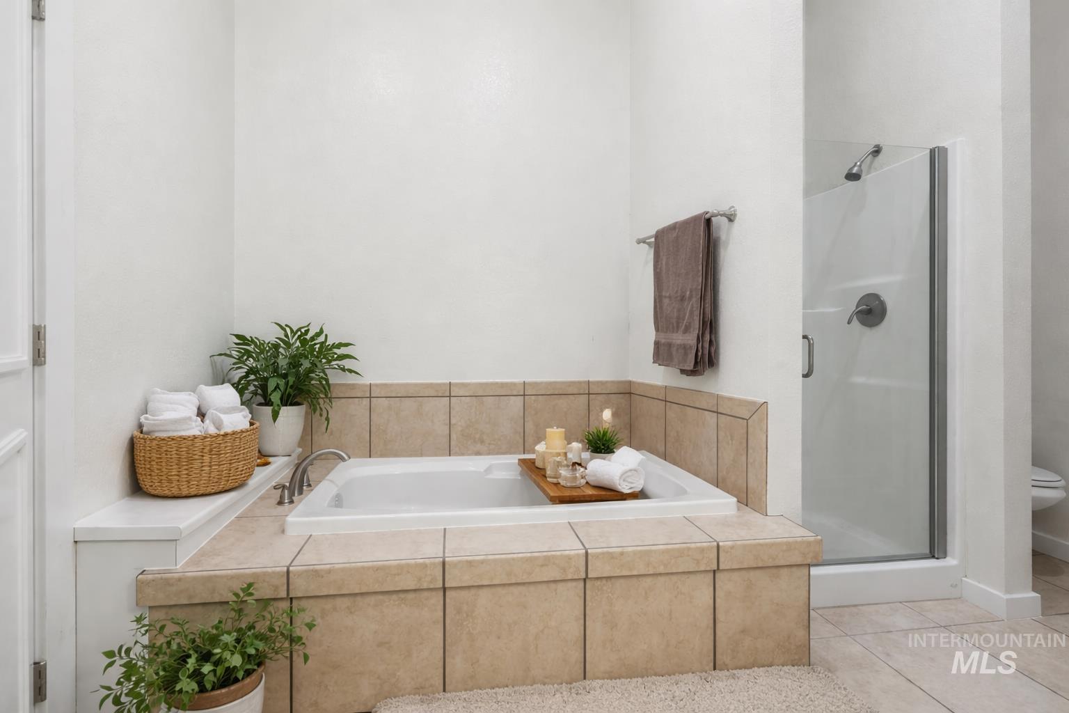 115 Bunch Dr., Garden Valley, Idaho 83622, 3 Bedrooms, 2.5 Bathrooms, Residential For Sale, Price $775,000,MLS 98977970