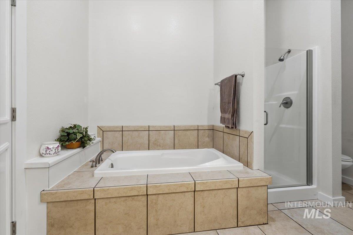 115 Bunch Dr., Garden Valley, Idaho 83622, 3 Bedrooms, 2.5 Bathrooms, Residential For Sale, Price $775,000,MLS 98977970