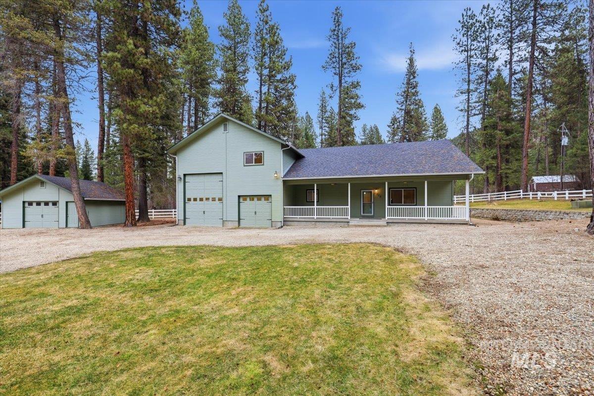 115 Bunch Dr., Garden Valley, Idaho 83622, 3 Bedrooms, 2.5 Bathrooms, Residential For Sale, Price $699,900,MLS 98977970