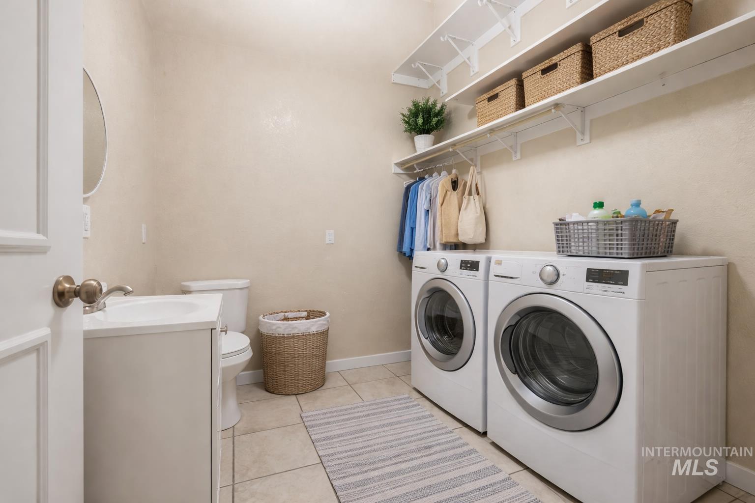 115 Bunch Dr., Garden Valley, Idaho 83622, 3 Bedrooms, 2.5 Bathrooms, Residential For Sale, Price $775,000,MLS 98977970