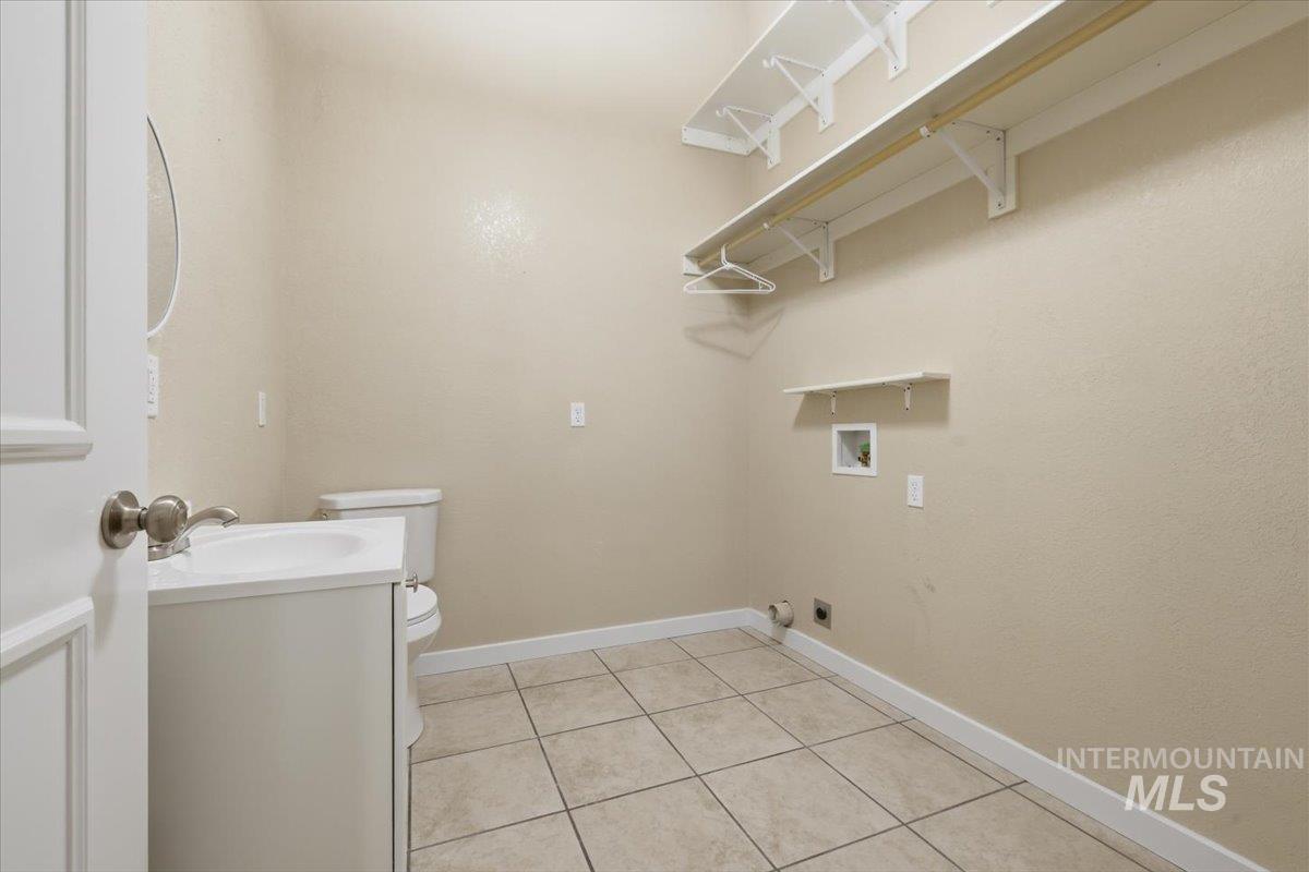 115 Bunch Dr., Garden Valley, Idaho 83622, 3 Bedrooms, 2.5 Bathrooms, Residential For Sale, Price $775,000,MLS 98977970