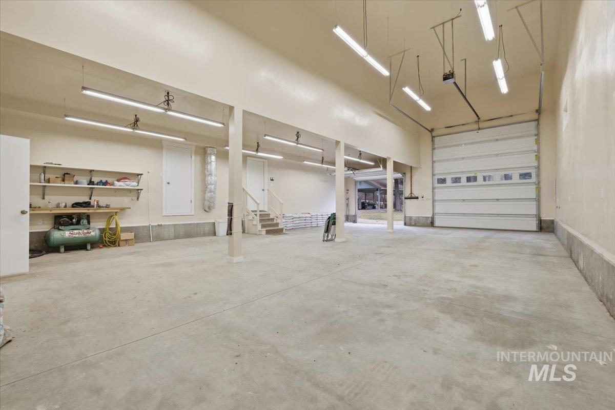 115 Bunch Dr., Garden Valley, Idaho 83622, 3 Bedrooms, 2.5 Bathrooms, Residential For Sale, Price $775,000,MLS 98977970