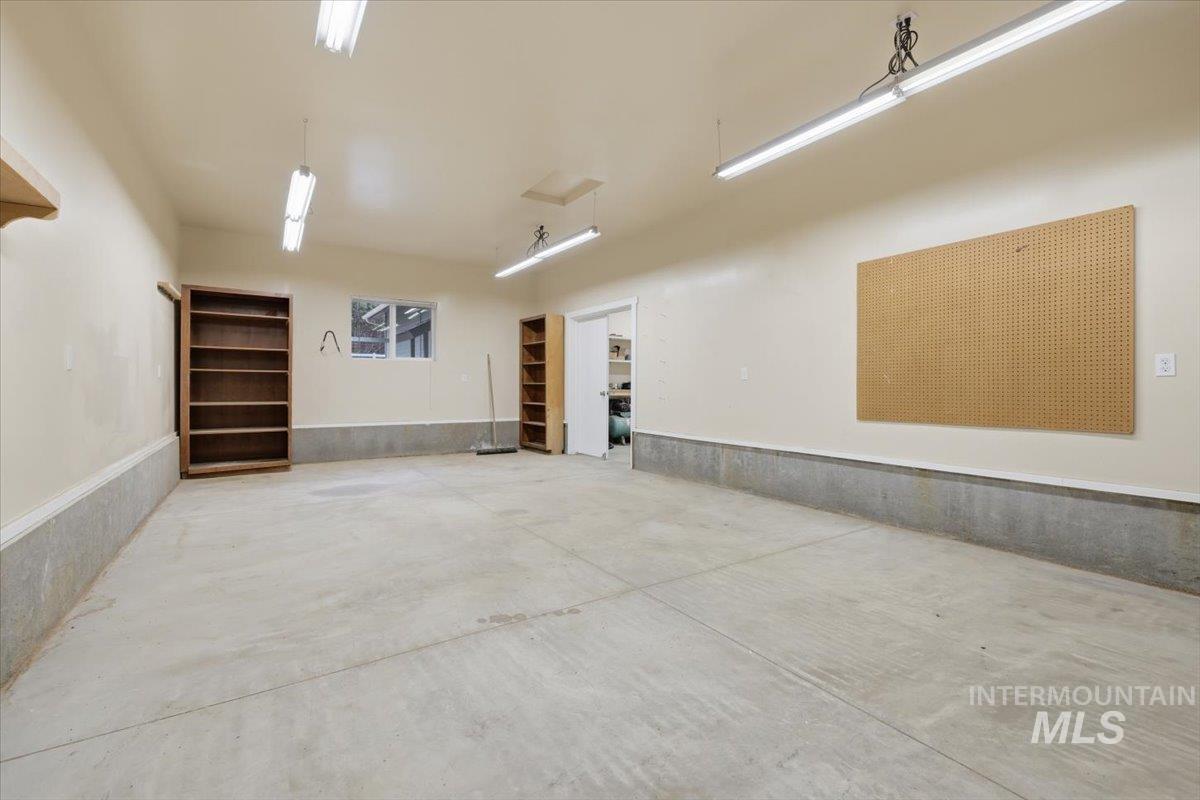 115 Bunch Dr., Garden Valley, Idaho 83622, 3 Bedrooms, 2.5 Bathrooms, Residential For Sale, Price $775,000,MLS 98977970