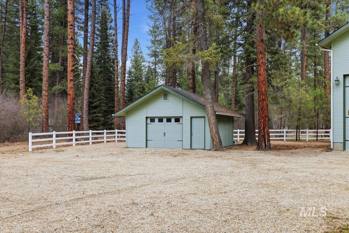 115 Bunch Dr., Garden Valley, Idaho 83622, 3 Bedrooms, 2.5 Bathrooms, Residential For Sale, Price $775,000,MLS 98977970