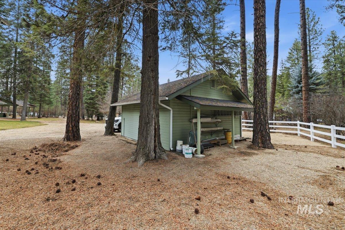 115 Bunch Dr., Garden Valley, Idaho 83622, 3 Bedrooms, 2.5 Bathrooms, Residential For Sale, Price $775,000,MLS 98977970