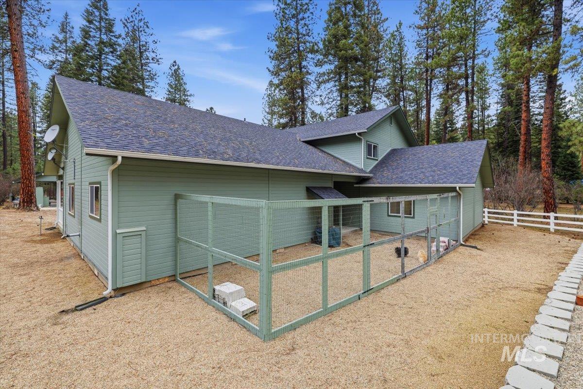 115 Bunch Dr., Garden Valley, Idaho 83622, 3 Bedrooms, 2.5 Bathrooms, Residential For Sale, Price $775,000,MLS 98977970