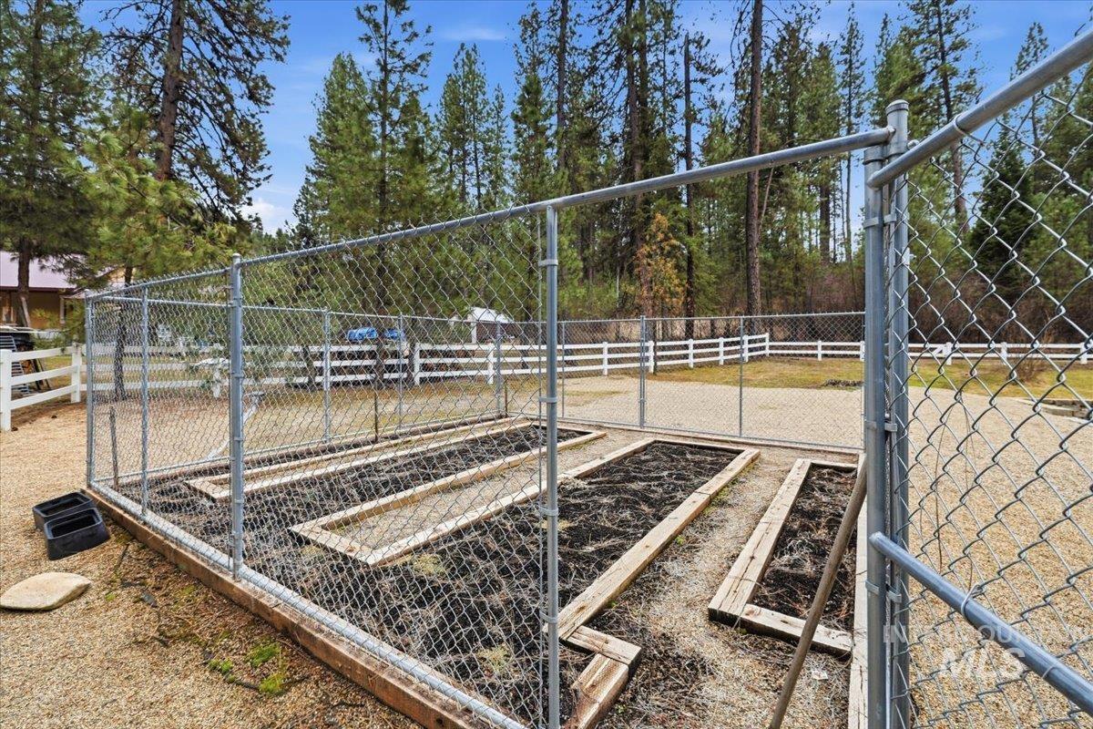 115 Bunch Dr., Garden Valley, Idaho 83622, 3 Bedrooms, 2.5 Bathrooms, Residential For Sale, Price $775,000,MLS 98977970