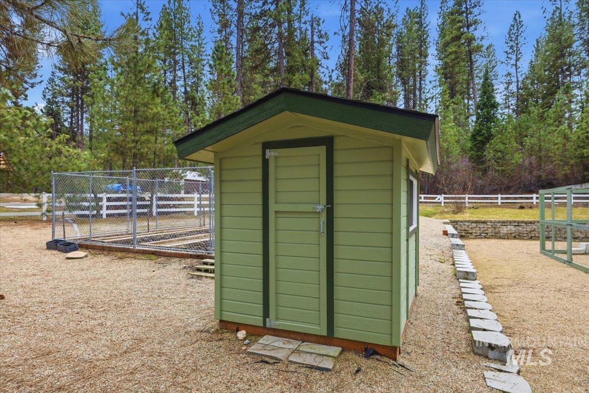 115 Bunch Dr., Garden Valley, Idaho 83622, 3 Bedrooms, 2.5 Bathrooms, Residential For Sale, Price $775,000,MLS 98977970