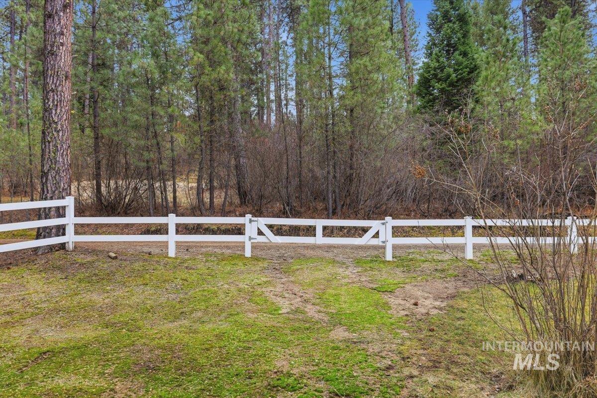 115 Bunch Dr., Garden Valley, Idaho 83622, 3 Bedrooms, 2.5 Bathrooms, Residential For Sale, Price $775,000,MLS 98977970