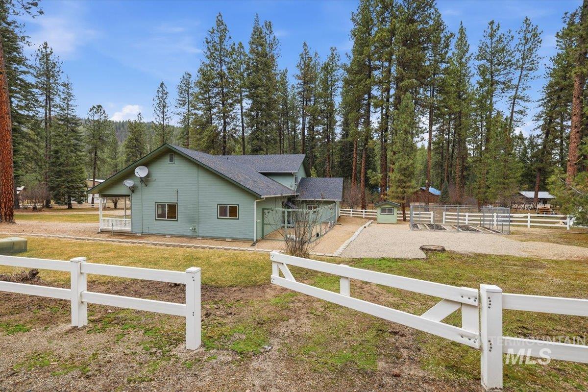 115 Bunch Dr., Garden Valley, Idaho 83622, 3 Bedrooms, 2.5 Bathrooms, Residential For Sale, Price $775,000,MLS 98977970