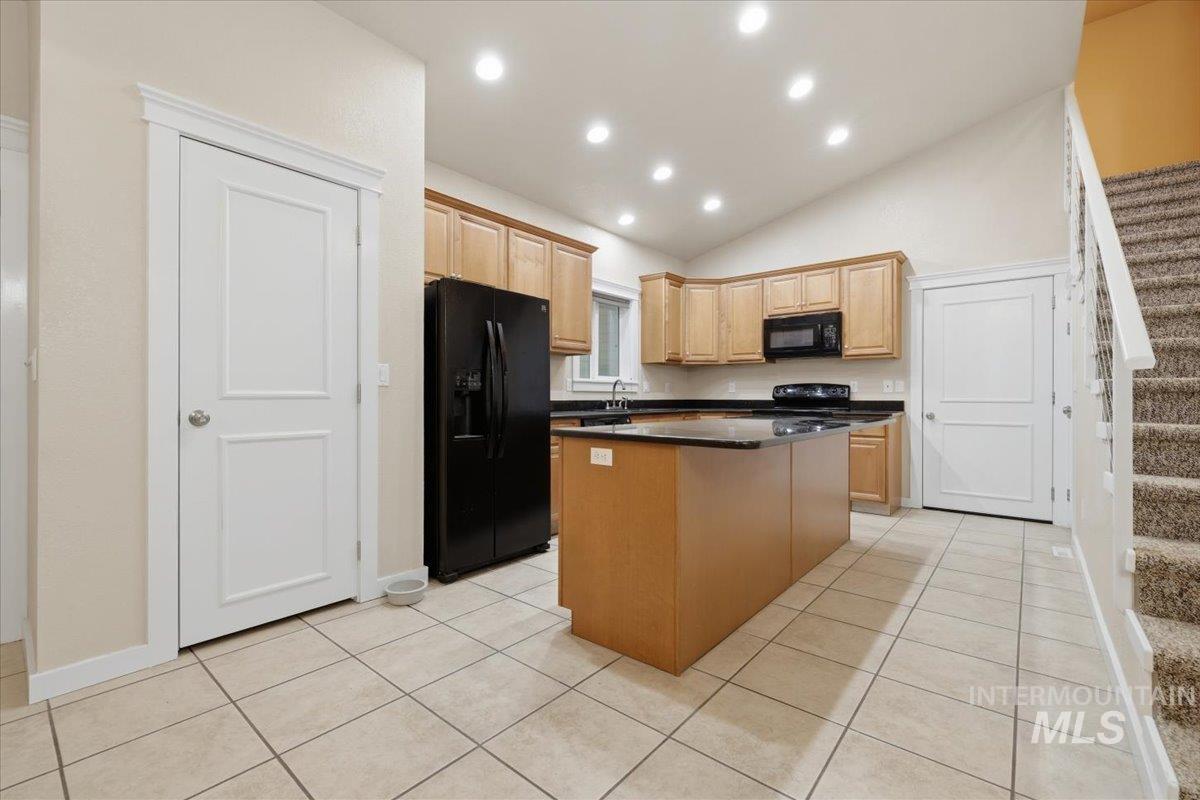 115 Bunch Dr., Garden Valley, Idaho 83622, 3 Bedrooms, 2.5 Bathrooms, Residential For Sale, Price $775,000,MLS 98977970