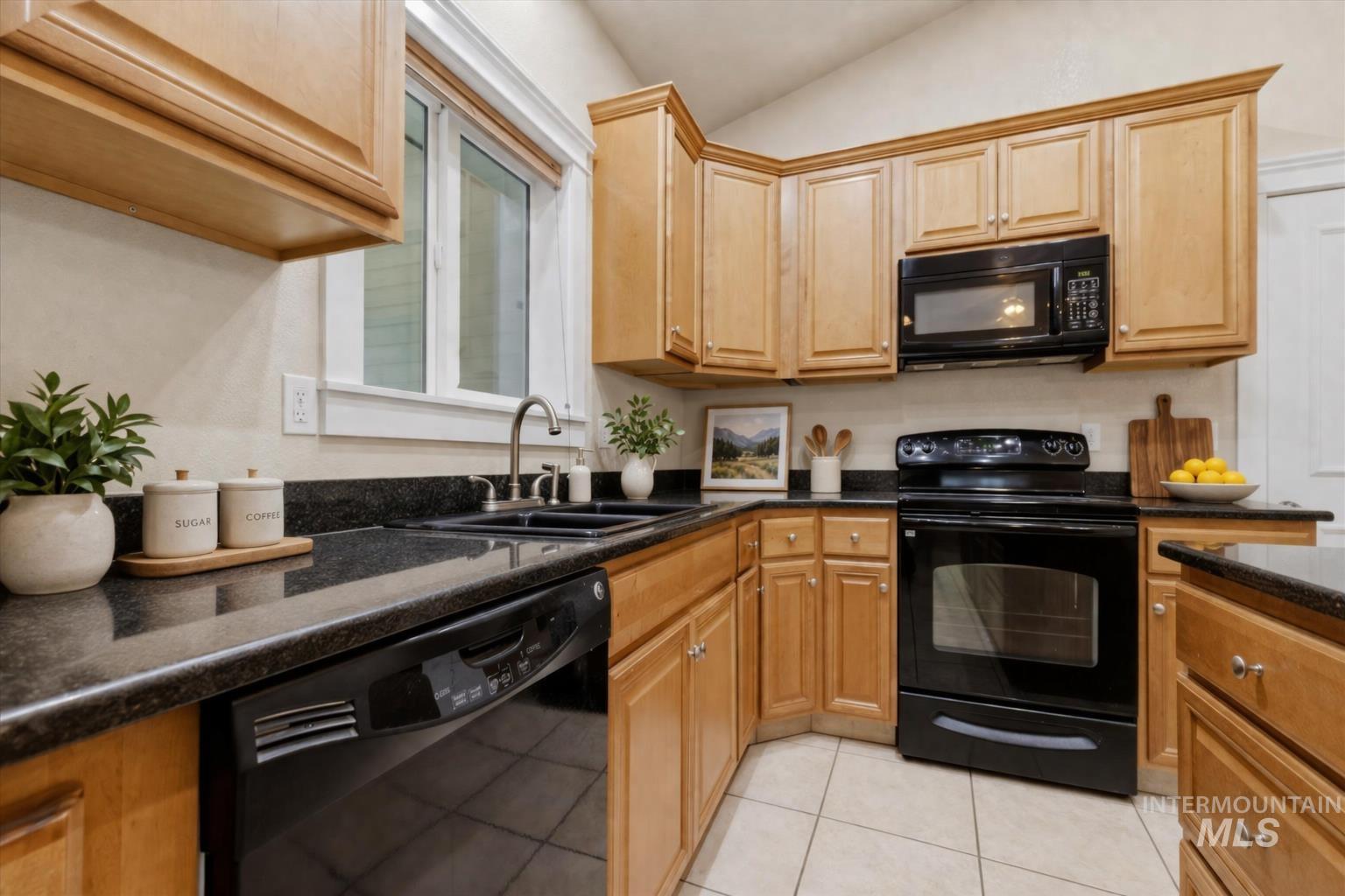 115 Bunch Dr., Garden Valley, Idaho 83622, 3 Bedrooms, 2.5 Bathrooms, Residential For Sale, Price $775,000,MLS 98977970