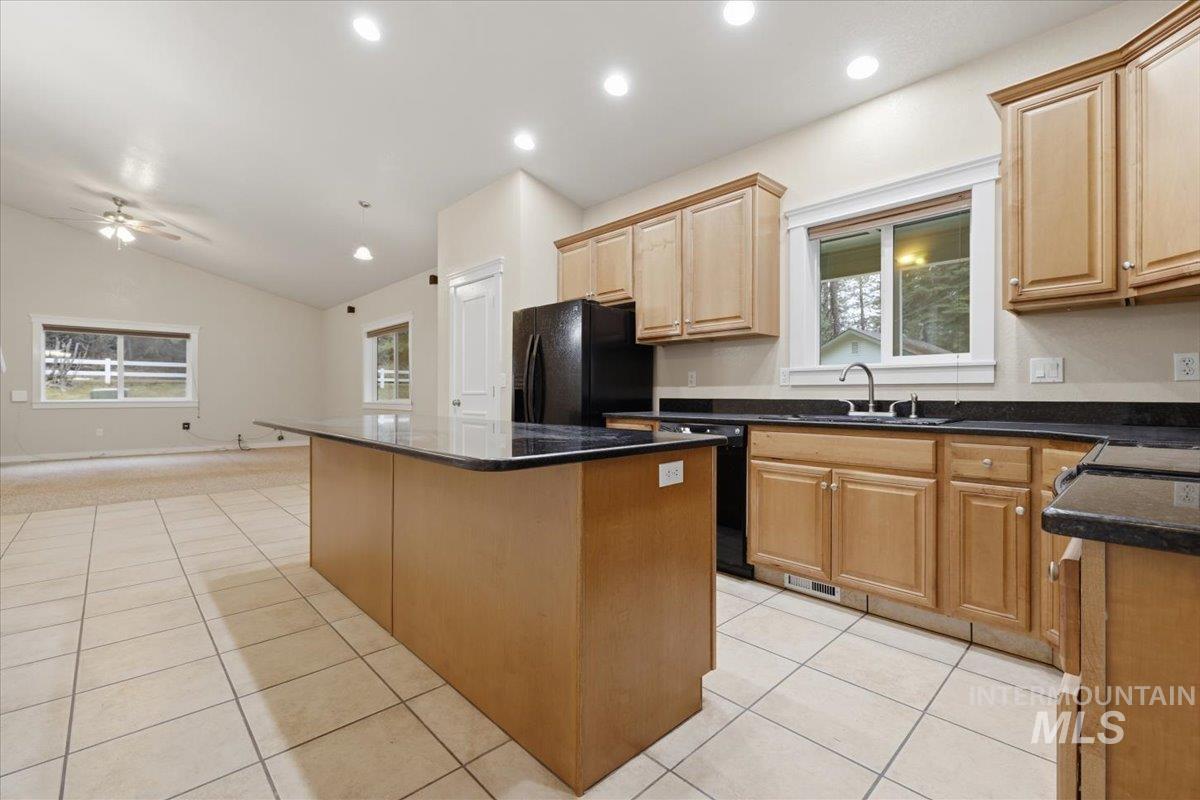 115 Bunch Dr., Garden Valley, Idaho 83622, 3 Bedrooms, 2.5 Bathrooms, Residential For Sale, Price $775,000,MLS 98977970