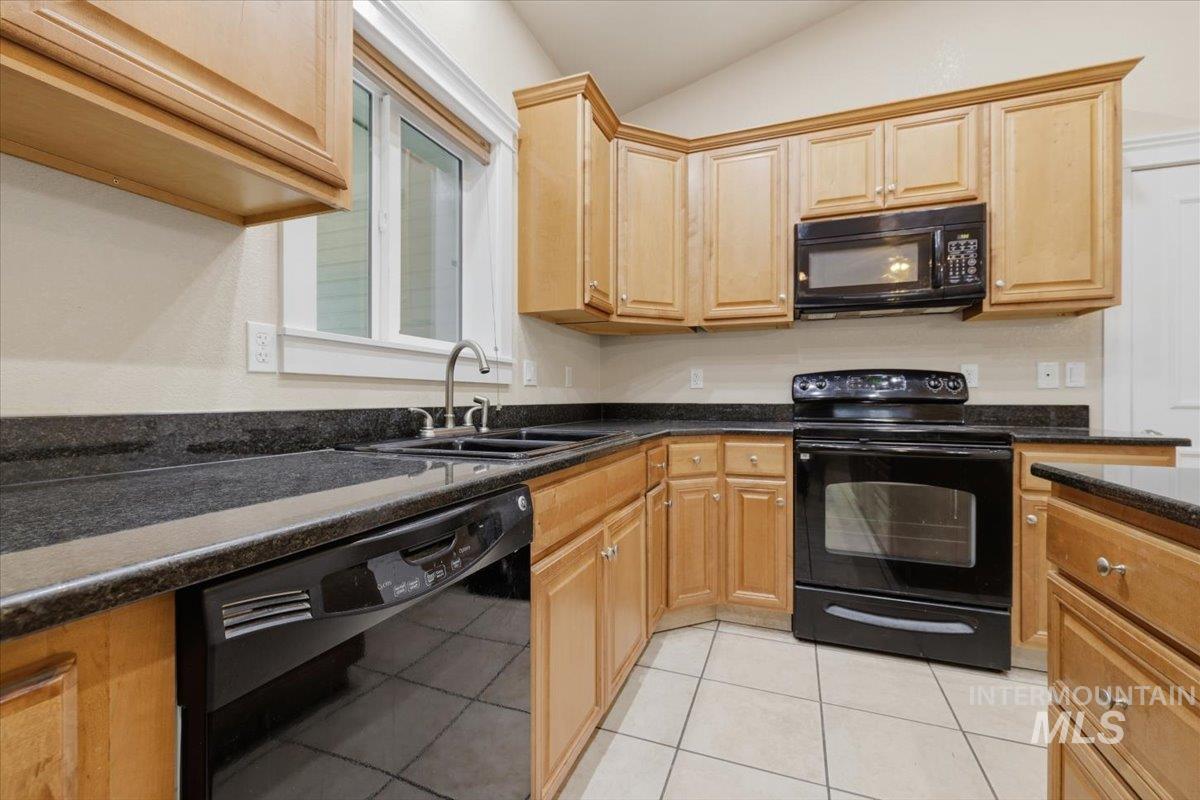 115 Bunch Dr., Garden Valley, Idaho 83622, 3 Bedrooms, 2.5 Bathrooms, Residential For Sale, Price $775,000,MLS 98977970