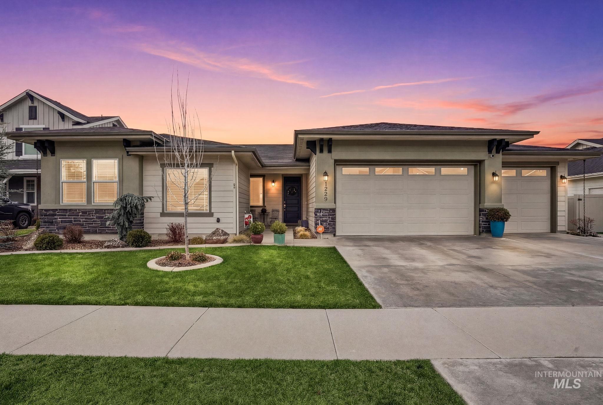 1229 W Elias, Meridian, Idaho 83642, 3 Bedrooms, 2 Bathrooms, Residential For Sale, Price $579,900,MLS 98977971