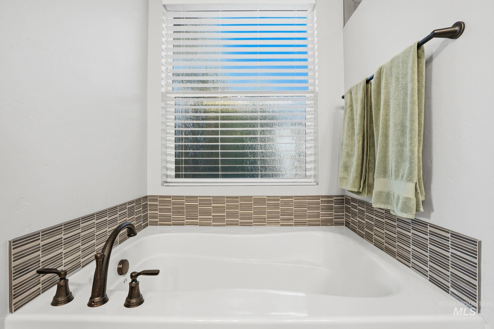 1229 W Elias, Meridian, Idaho 83642, 3 Bedrooms, 2 Bathrooms, Residential For Sale, Price $579,900,MLS 98977971