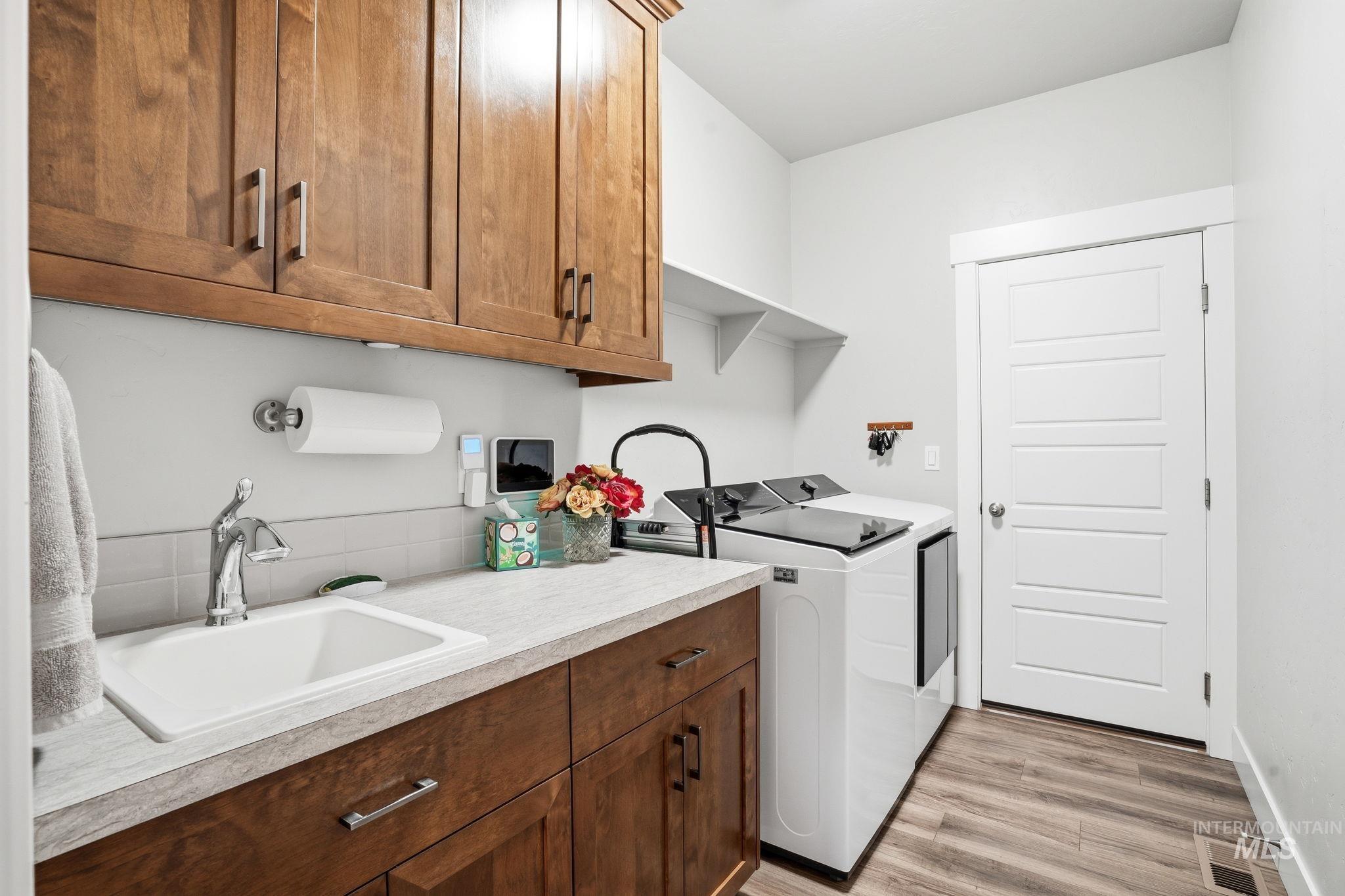 1229 W Elias, Meridian, Idaho 83642, 3 Bedrooms, 2 Bathrooms, Residential For Sale, Price $579,900,MLS 98977971