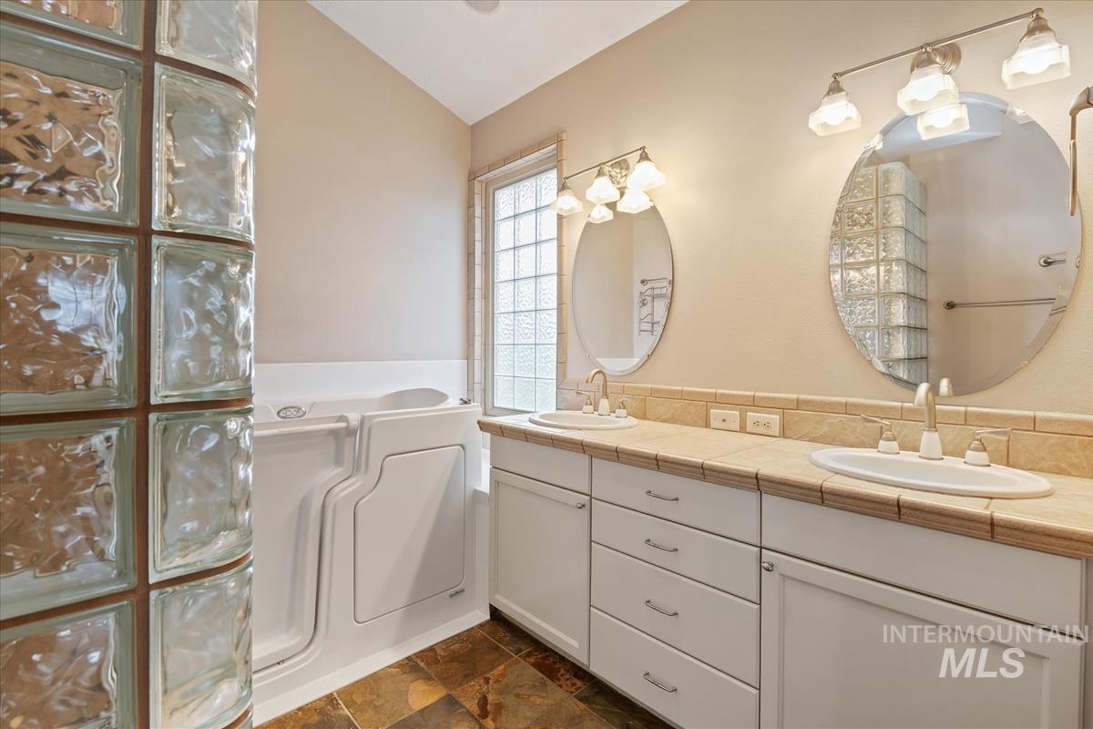 6980 E Greens Dr, Nampa, Idaho 83687, 2 Bedrooms, 2 Bathrooms, Residential For Sale, Price $396,000,MLS 98977972