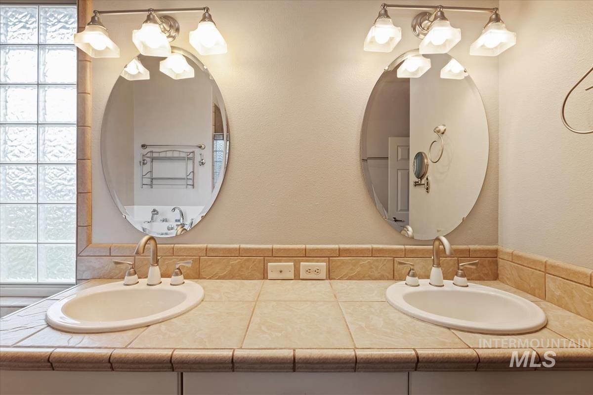 6980 E Greens Dr, Nampa, Idaho 83687, 2 Bedrooms, 2 Bathrooms, Residential For Sale, Price $396,000,MLS 98977972