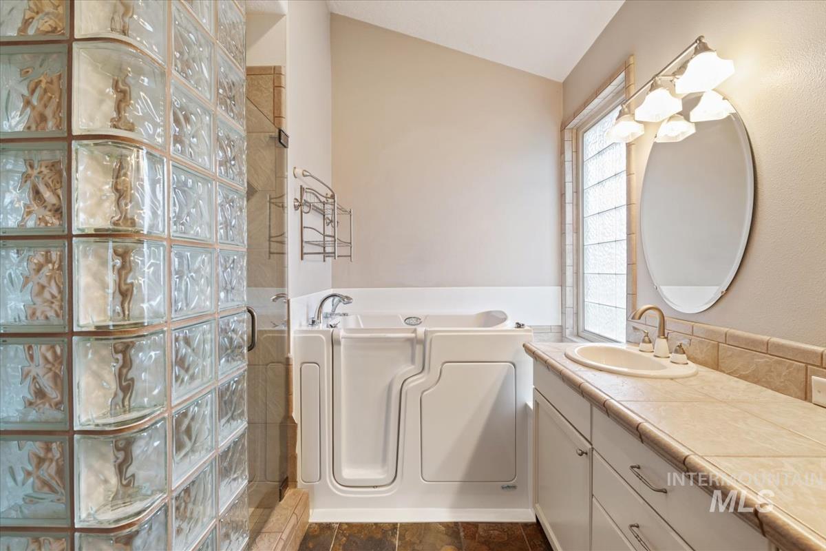 6980 E Greens Dr, Nampa, Idaho 83687, 2 Bedrooms, 2 Bathrooms, Residential For Sale, Price $396,000,MLS 98977972