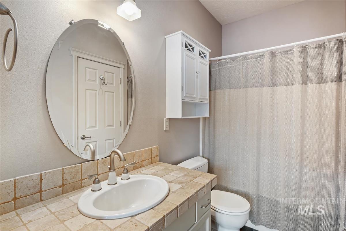 6980 E Greens Dr, Nampa, Idaho 83687, 2 Bedrooms, 2 Bathrooms, Residential For Sale, Price $396,000,MLS 98977972