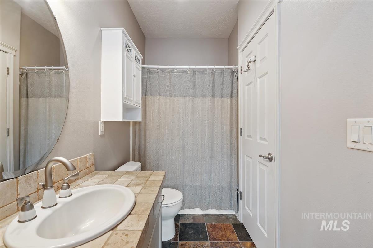 6980 E Greens Dr, Nampa, Idaho 83687, 2 Bedrooms, 2 Bathrooms, Residential For Sale, Price $396,000,MLS 98977972