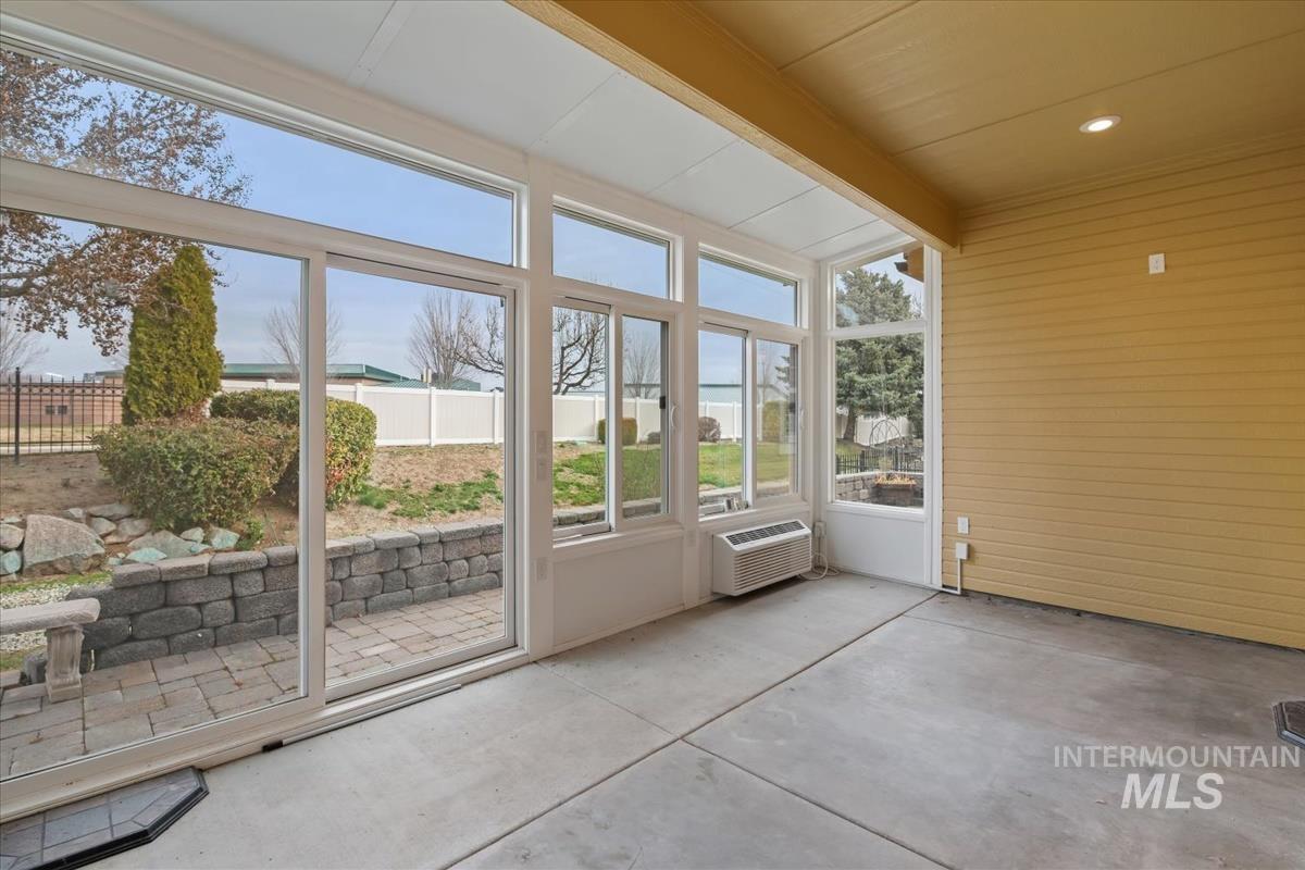 6980 E Greens Dr, Nampa, Idaho 83687, 2 Bedrooms, 2 Bathrooms, Residential For Sale, Price $396,000,MLS 98977972