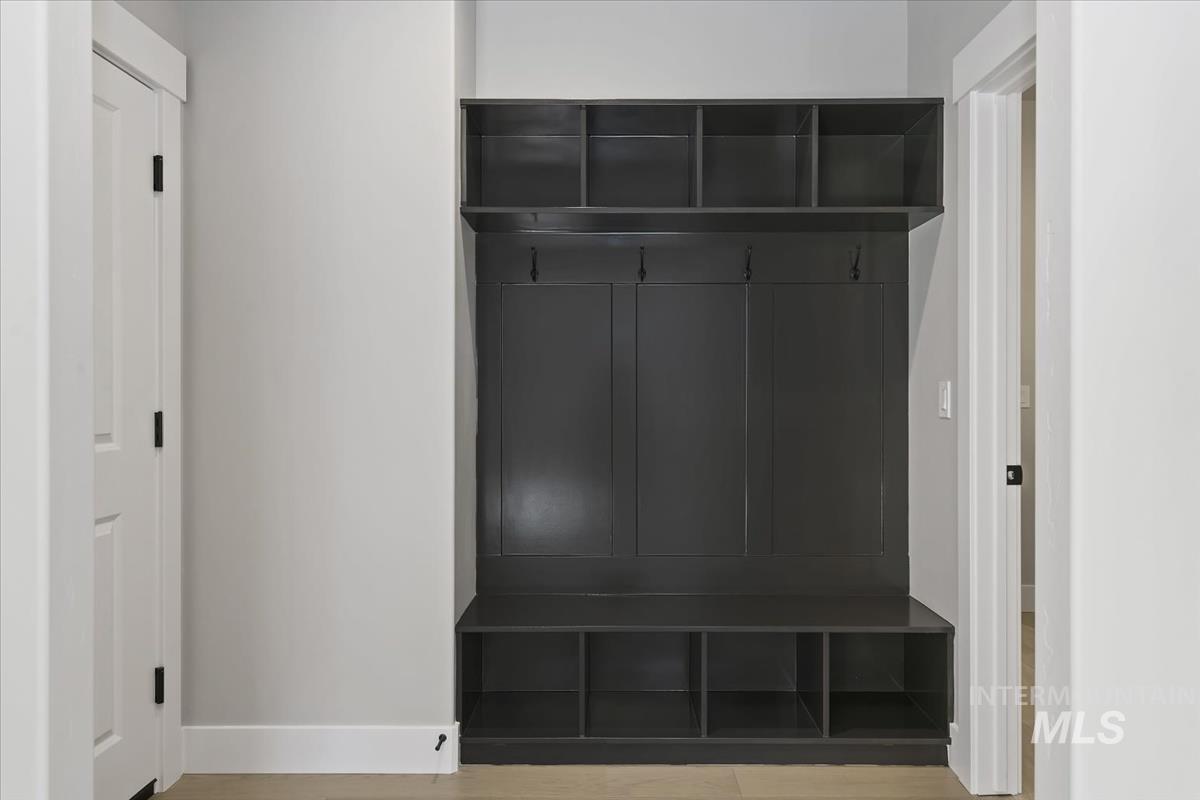 6614 N Good Dr, Eagle, Idaho 83629, 3 Bedrooms, 2 Bathrooms, Residential For Sale, Price $649,880,MLS 98977974