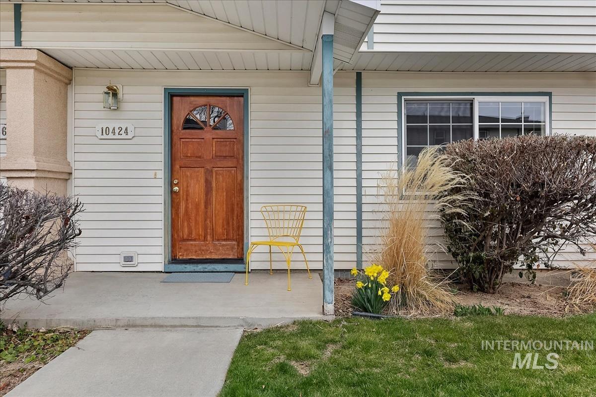 10424 W Palm Ln, Boise, Idaho 83704-5400, 3 Bedrooms, 2.5 Bathrooms, Residential For Sale, Price $335,000,MLS 98977976