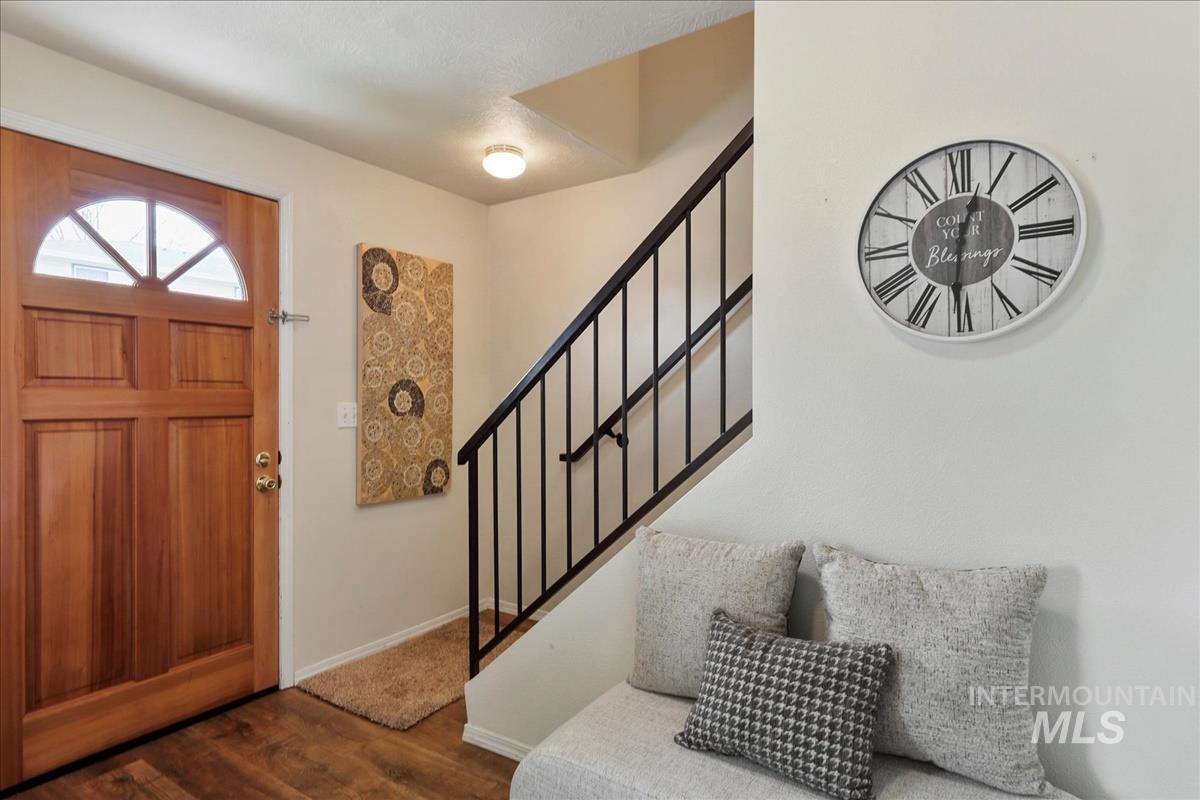 10424 W Palm Ln, Boise, Idaho 83704-5400, 3 Bedrooms, 2.5 Bathrooms, Residential For Sale, Price $335,000,MLS 98977976